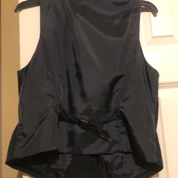 Vest - Picture 4 of 8